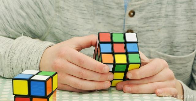 Rubik Küp Nedir Ve Nasıl Çözülür?